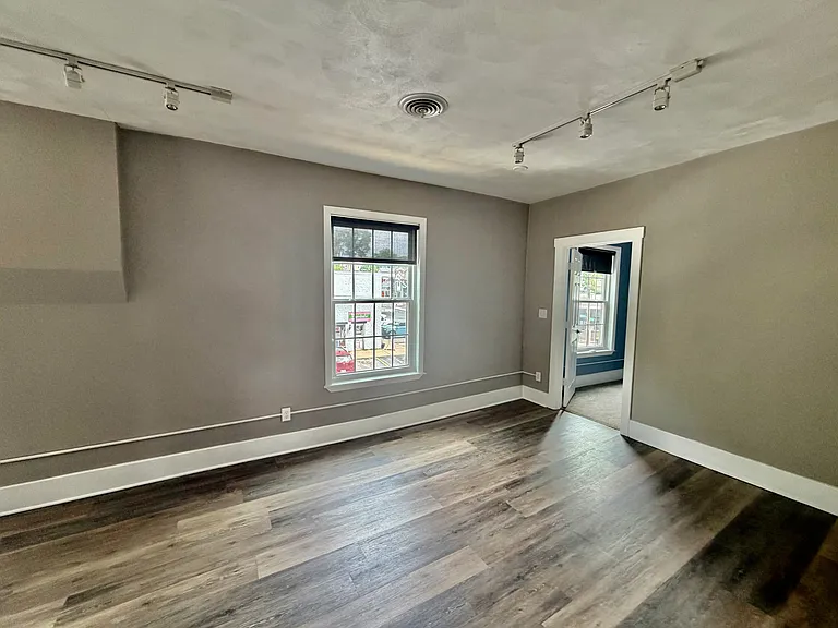 1030 Mound St — Photo 9