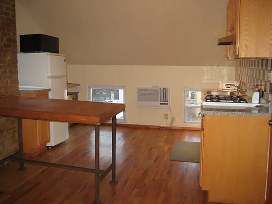 Rented by MCR Realty | media 26