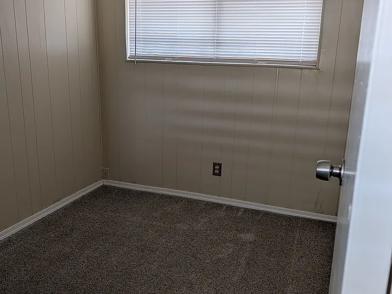 2130 E Devlin Ave — Photo 7