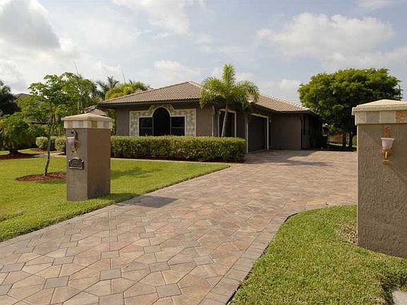 2nd image of 11840 NW 17th Pl