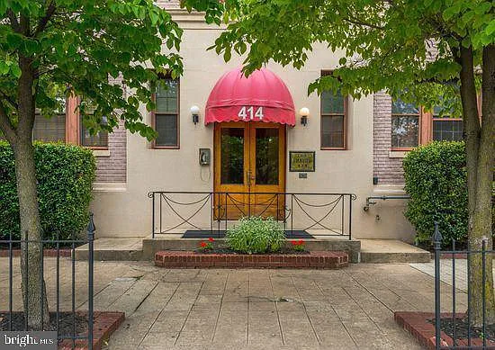 414 Seward Sq SE APT 205 photo 1