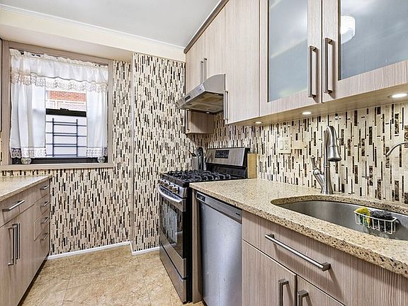5th image of 61-35 98th St #15E