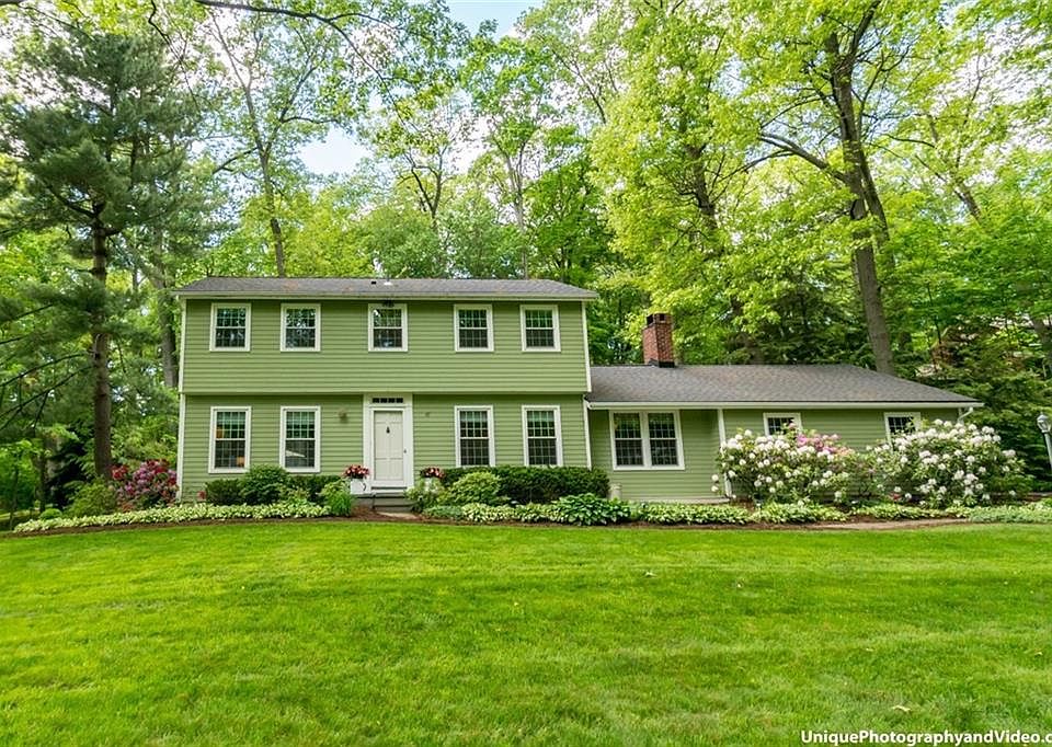 1st image of 47 Burr Oak Dr