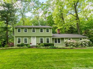 47 Burr Oak Dr, Pittsford, NY 14534