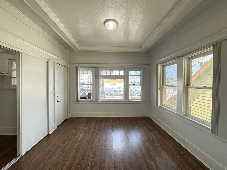 Vernon Ave - 458 — Photo 26