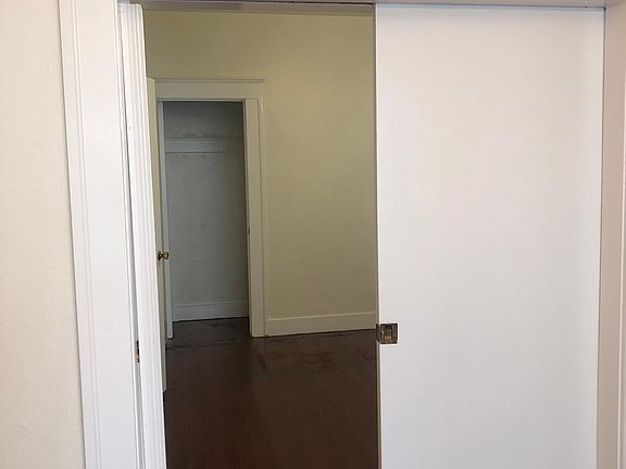 3rd image of 1925 Oak St