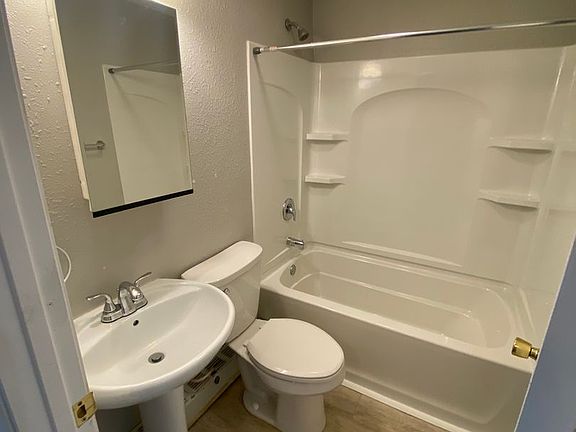 5th image of 204 4th St NW #3
