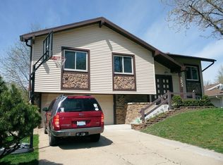 5853 Farmington Ct, Hanover Park, IL 60133