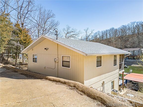 2nd image of 132 Tulip Dr