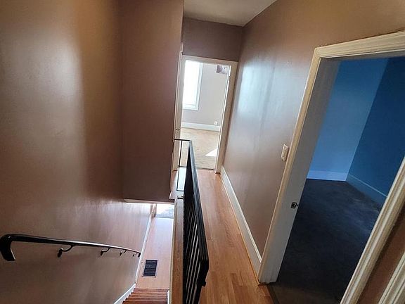 4th image of 4552 Unruh Ave