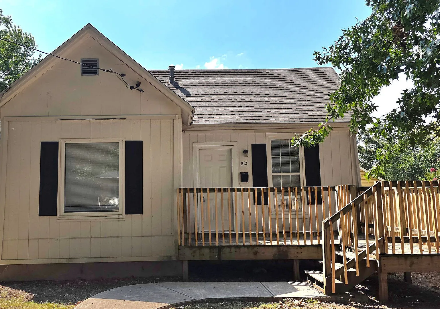 Recently remodeled 1 Bedroom 1 Bathroom home for $695! — Photo 1