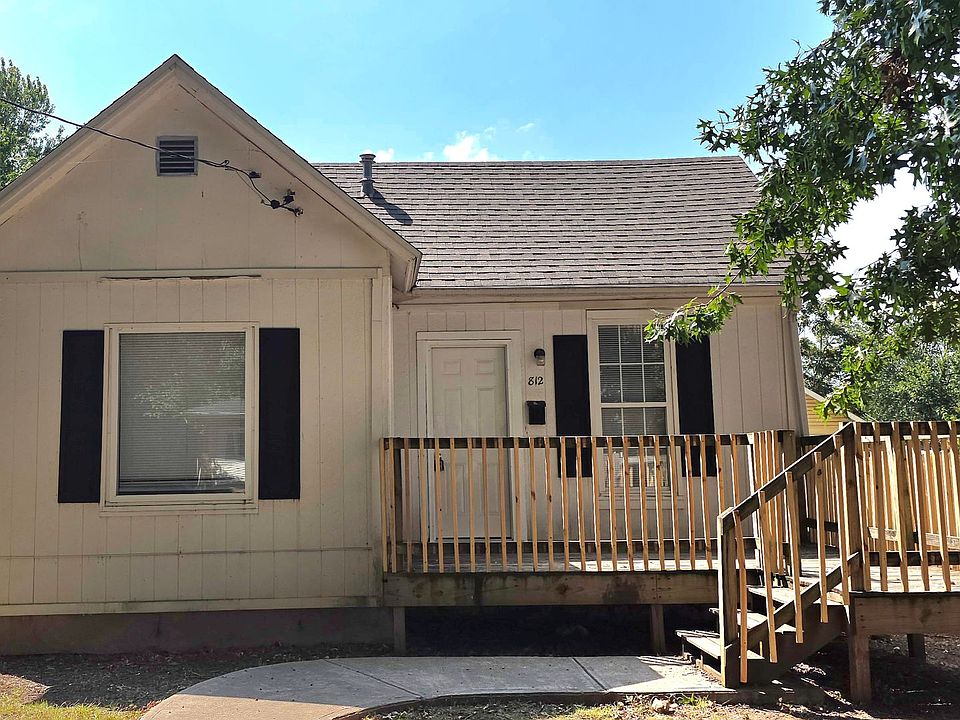 1st image of 812 W Webster St