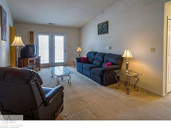 4th image of 338 E Saginaw St #50
