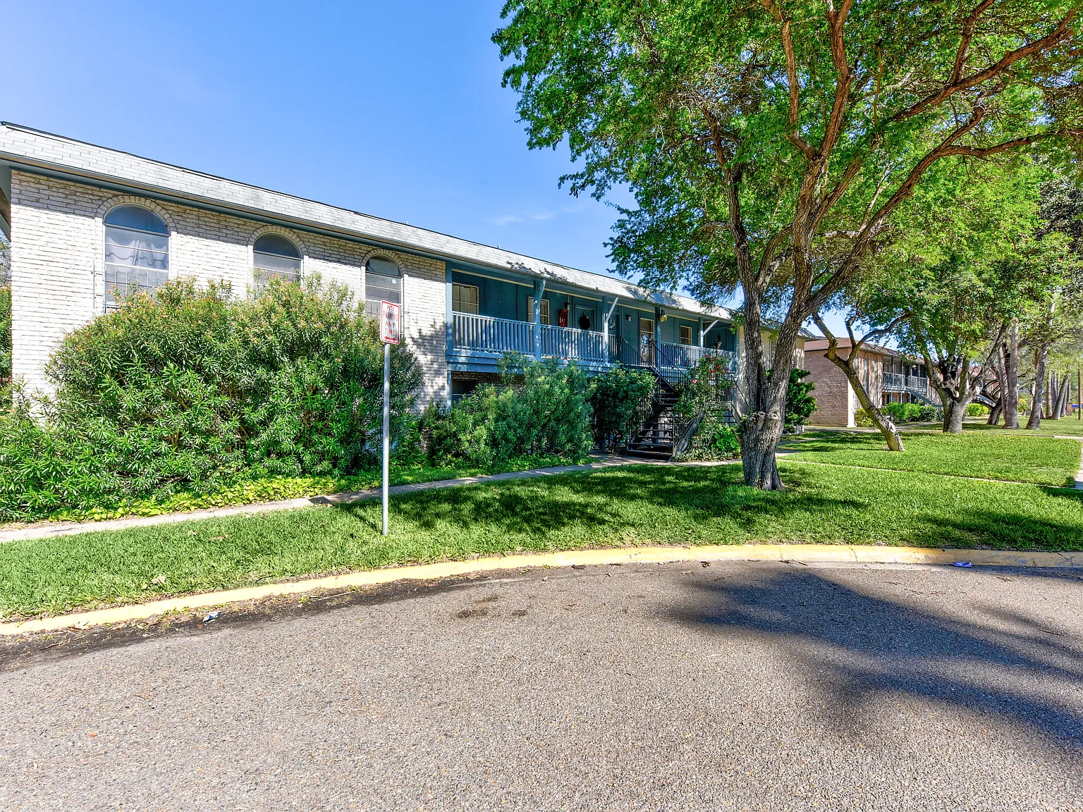 McIntyre Apartments — Photo 2