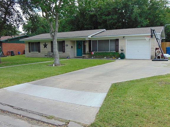 2nd image of 915 N San Antonio St
