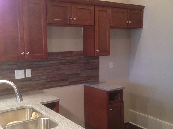 5th image of 106 W Pearl St #B
