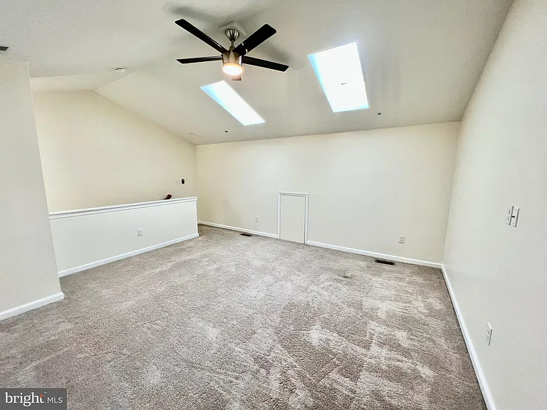 1329 Parish Ave — Photo 25