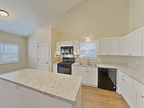 5th image of 107 Oscar Ct