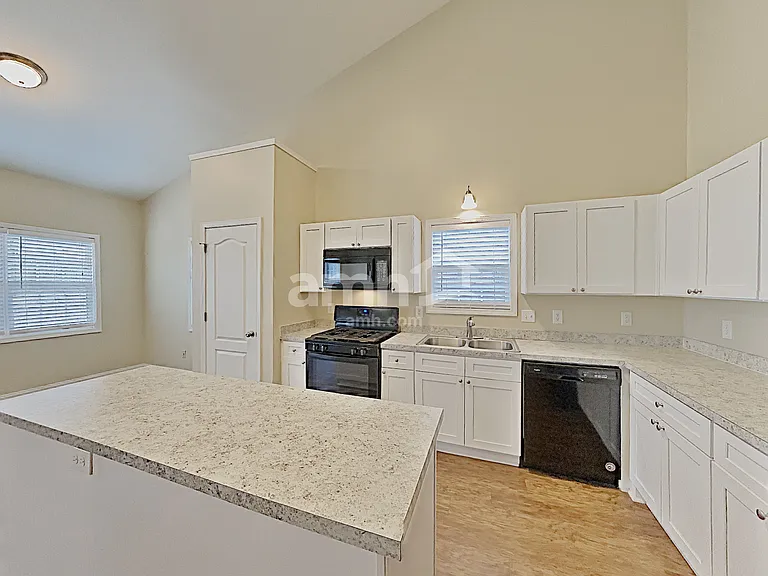 107 Oscar Ct — Photo 5