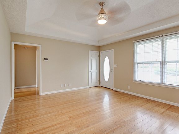 5th image of 105 Whitehall Dr