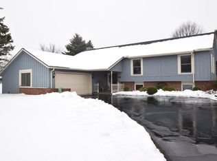 6001 Quaker Hill Rd, Racine, WI 53406