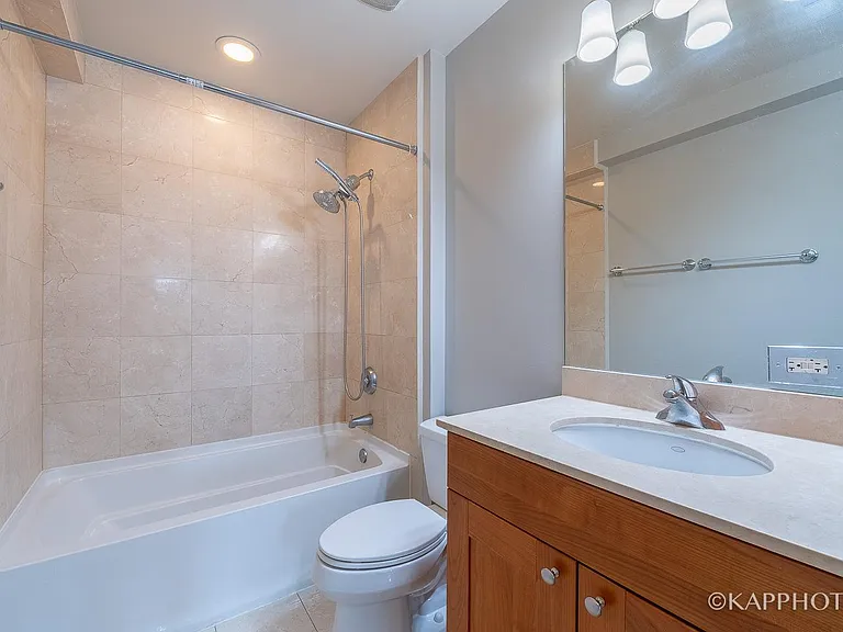 657 W Fulton St #609 — Photo 22