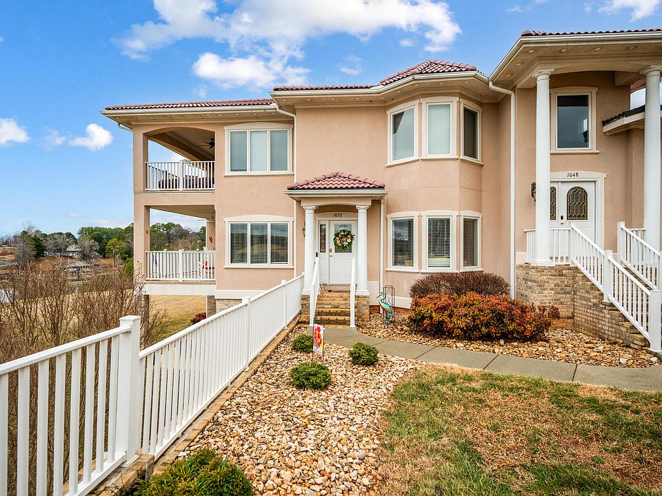 1st image of 1052 La Casa Ct
