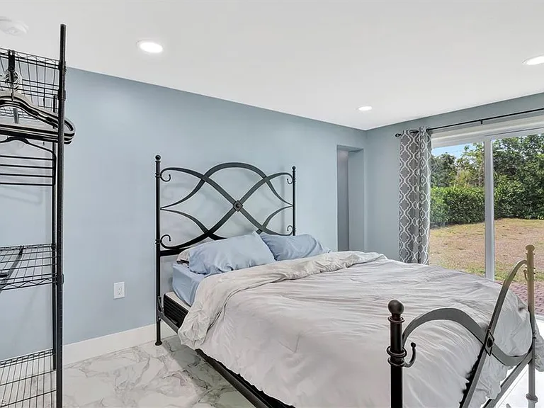 1009 Ridge St — Photo 16
