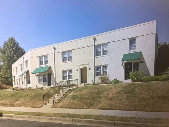 2nd image of 736 N Oakland St #736