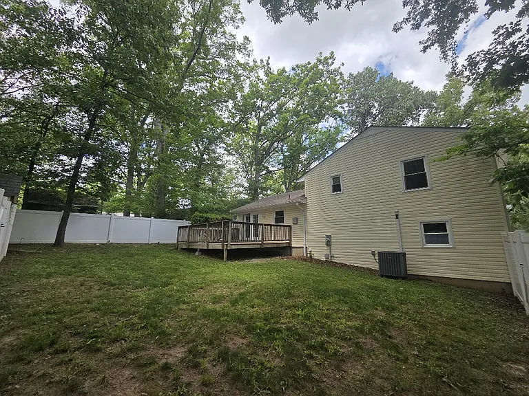 104 Crutchfield Cir — Photo 3