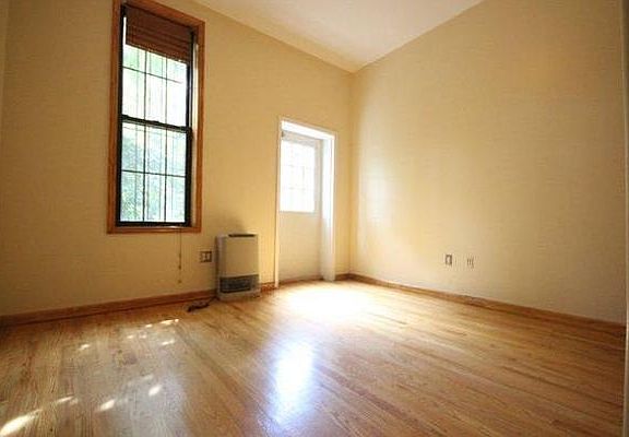 4th image of 304 Stanhope St #1BB