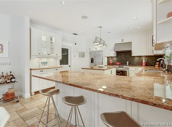 5th image of 6815 Mindello St