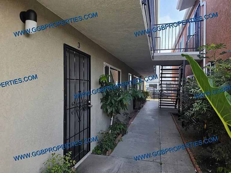 1080-1084 E South St — Photo 10