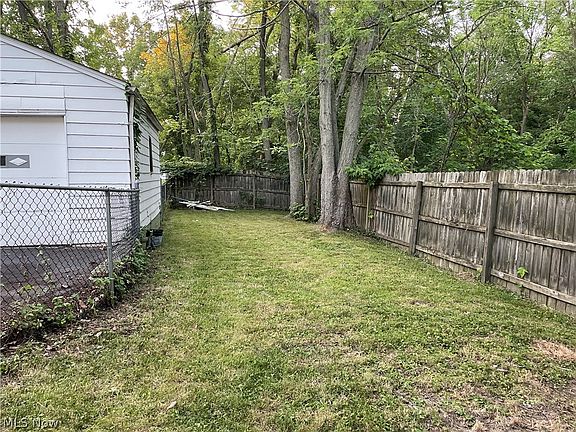 4th image of 16029 Friend Ave