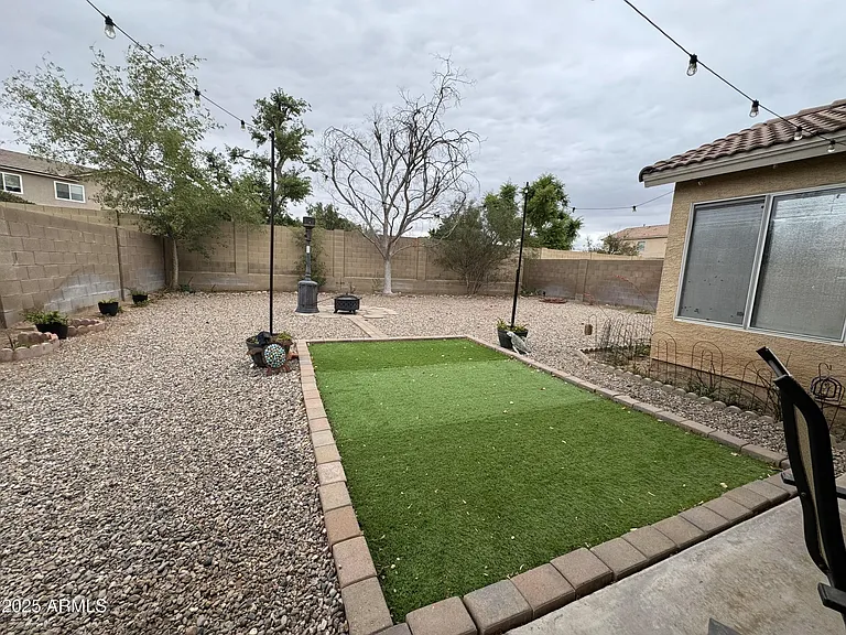 8006 W Adam Ave — Photo 12