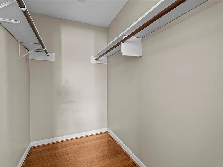 10030 Haddington Dr — Photo 19
