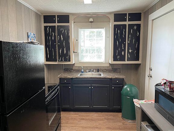 5th image of 1009 Falls Blvd N