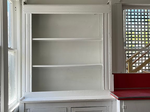 5th image of 136 King St APT A