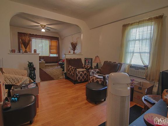 4th image of 46 W Williams Ave