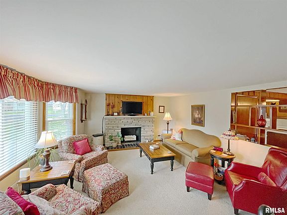 3rd image of 3206 N Chapel Pl