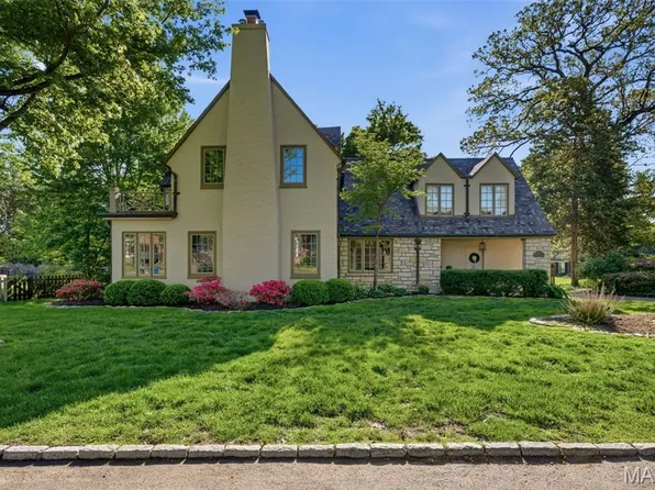 36 Algonquin Wood Pl, Saint Louis, MO 63122