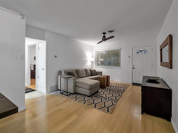 3rd image of 3005 Amber Ln