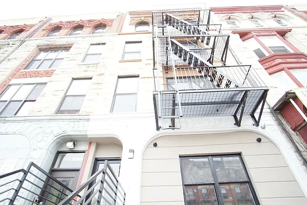Rented by Lofts and Flats LLC | media 4
