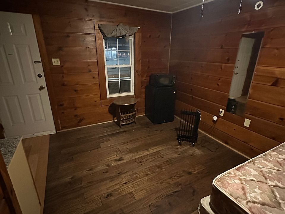2nd image of 226 W 7th St #3