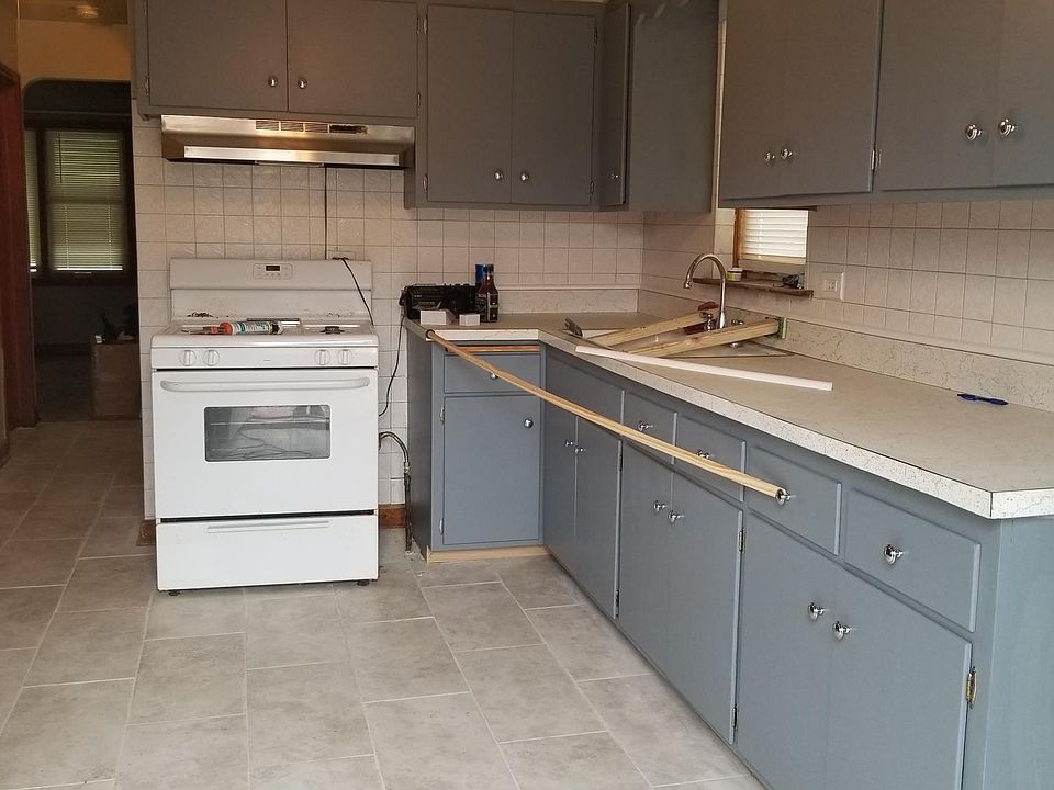 2nd image of 2622 W 83rd St