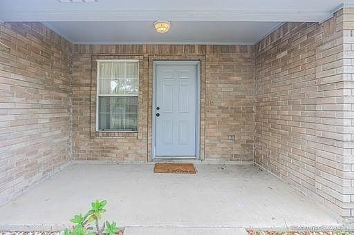 2nd image of 2905 Chelsea Ln