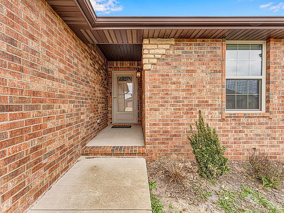 2nd image of 876 E Ozark Jubilee Road