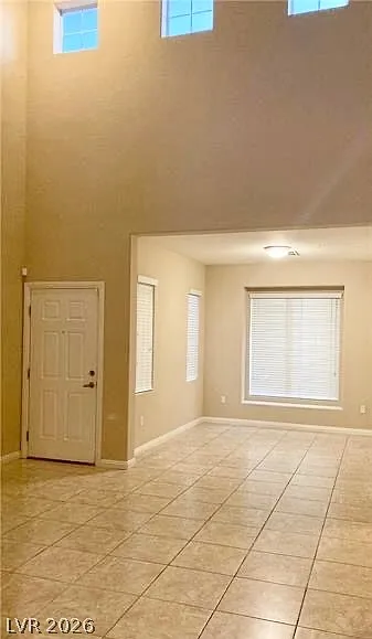 3 bed, 3.0 bath, 2406 sqft, $2,550 — Photo 3