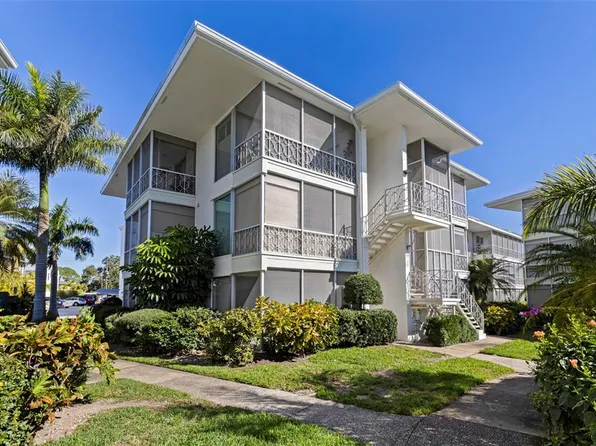 1036 N Shore Dr NE Unit 1, St Petersburg, FL 33701