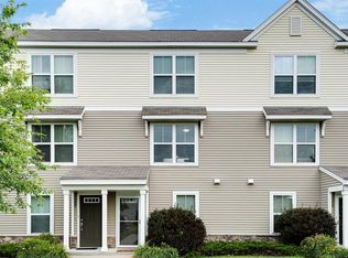 1382 Romeo Ct, Chaska, MN 55318